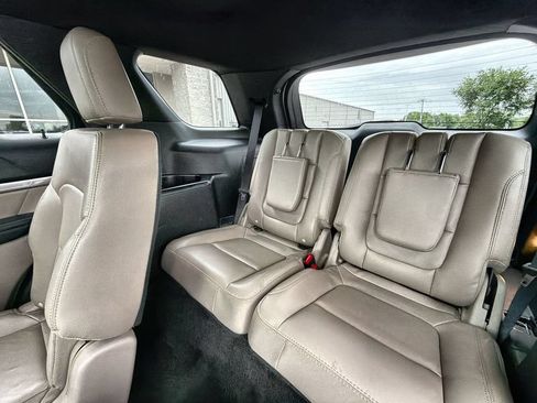 Used 2018 Ford Explorer XLT w/ Equipment Group 202A AWD/4WD image 25