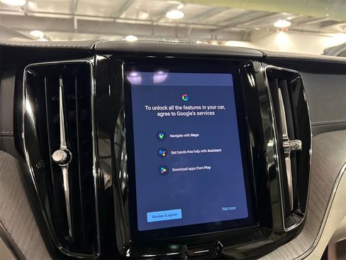 Certified 2023 Volvo XC60 B5 Ultimate w/ Climate Package image 16