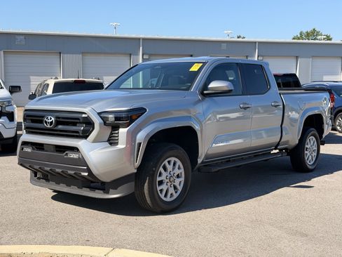 Used 2026 Toyota Tacoma SR5 RWD image 7