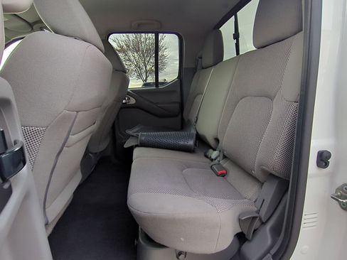 Used 2020 Nissan Frontier SV image 29