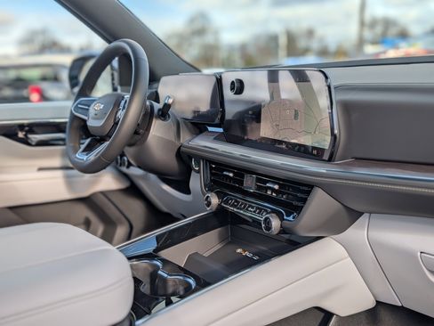 New 2026 Chevrolet Suburban Premier image 34