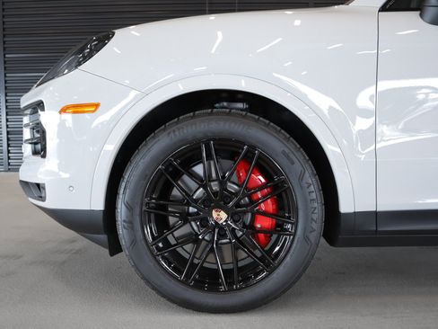 Certified 2026 Porsche Cayenne S AWD/4WD image 28