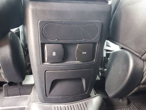Used 2022 Ford Explorer XLT w/ Equipment Group 202A RWD image 12