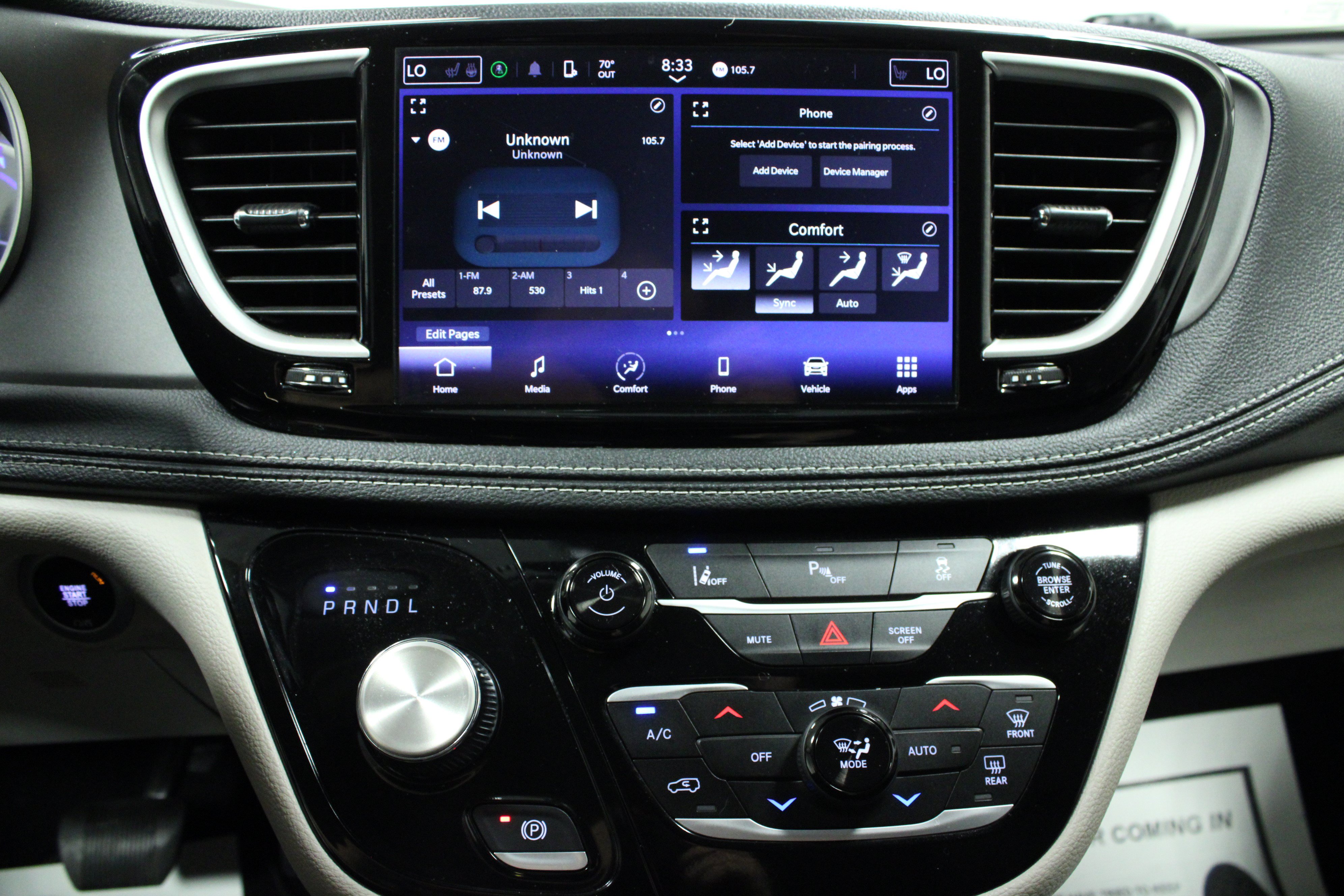 Used 2023 Chrysler Pacifica Touring-L FWD image 23