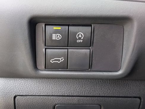 Used 2023 Toyota Highlander XLE AWD/4WD image 25