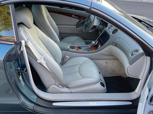 Used 2005 Mercedes-Benz SL 500 SL 500 2dr Convertible image 8