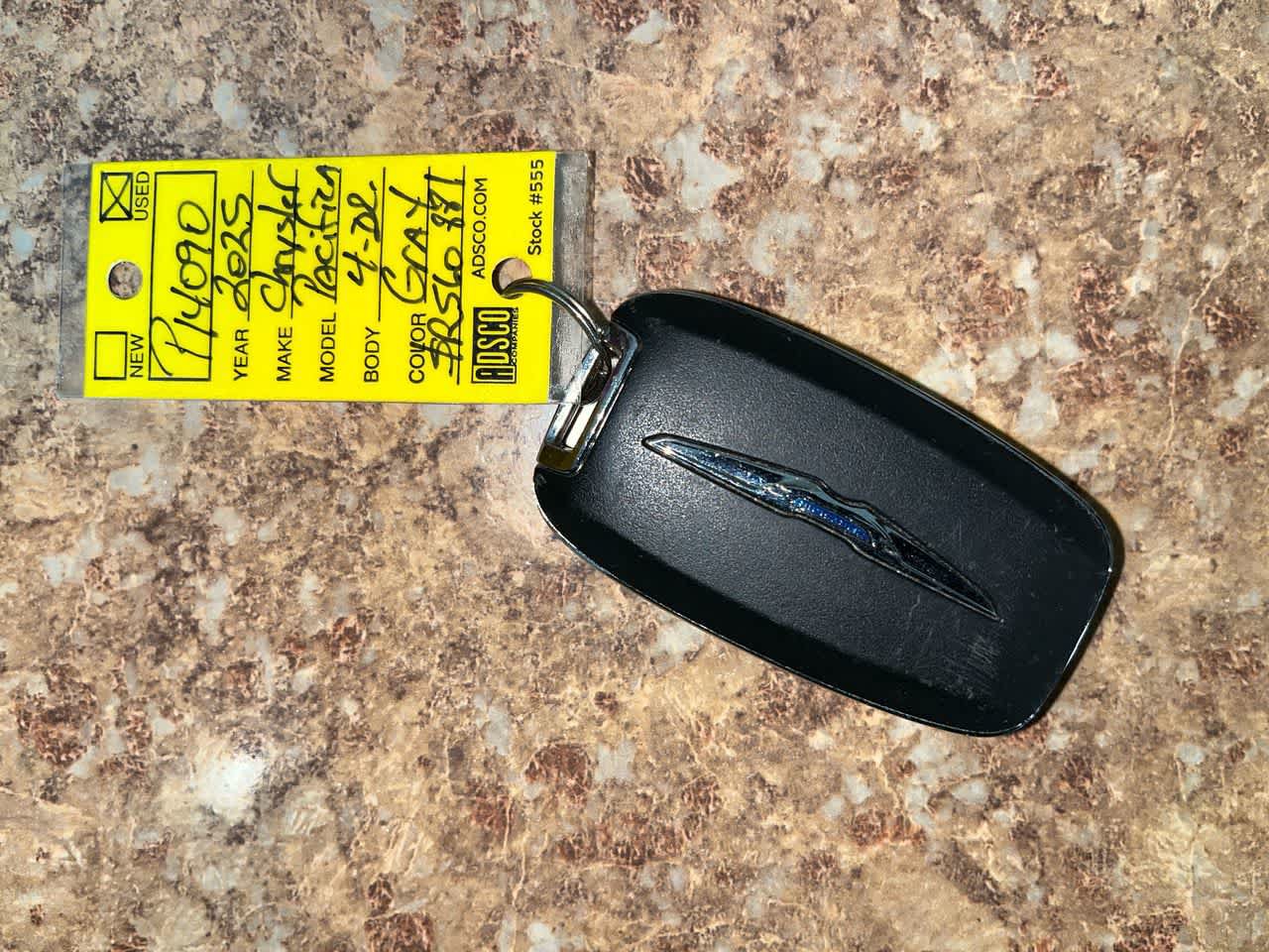 Used 2025 Chrysler Pacifica Select FWD image 24