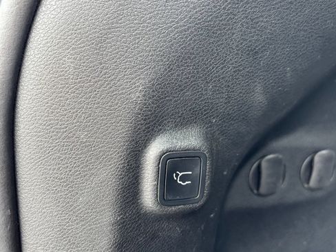 Used 2019 Jeep Cherokee Trailhawk AWD/4WD image 6