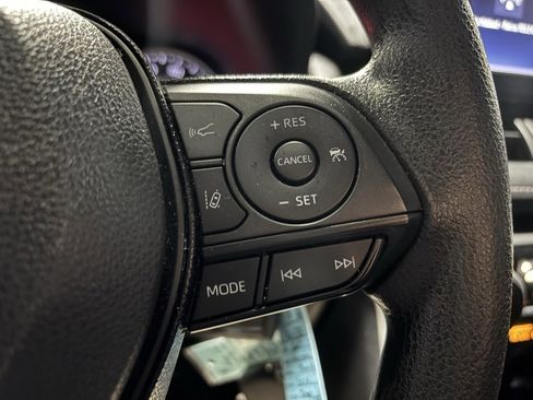 Used 2021 Toyota RAV4 LE image 18