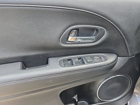 Used 2018 Honda HR-V EX-L image 12