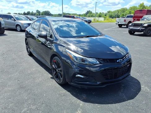 Used 2018 Chevrolet Cruze LT w/ Sun And Sound Package FWD image 4