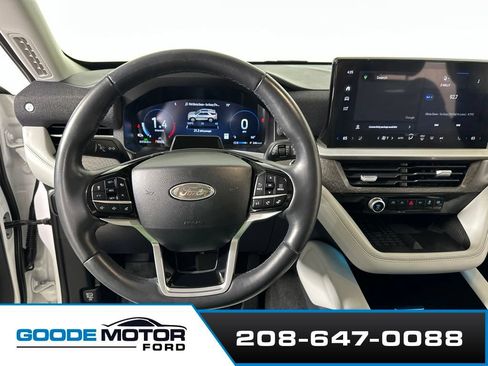 Used 2025 Ford Explorer Platinum w/ Ultimate Package AWD/4WD image 12