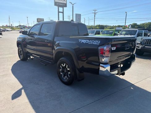 Used 2022 Toyota Tacoma TRD Off-Road AWD/4WD image 6