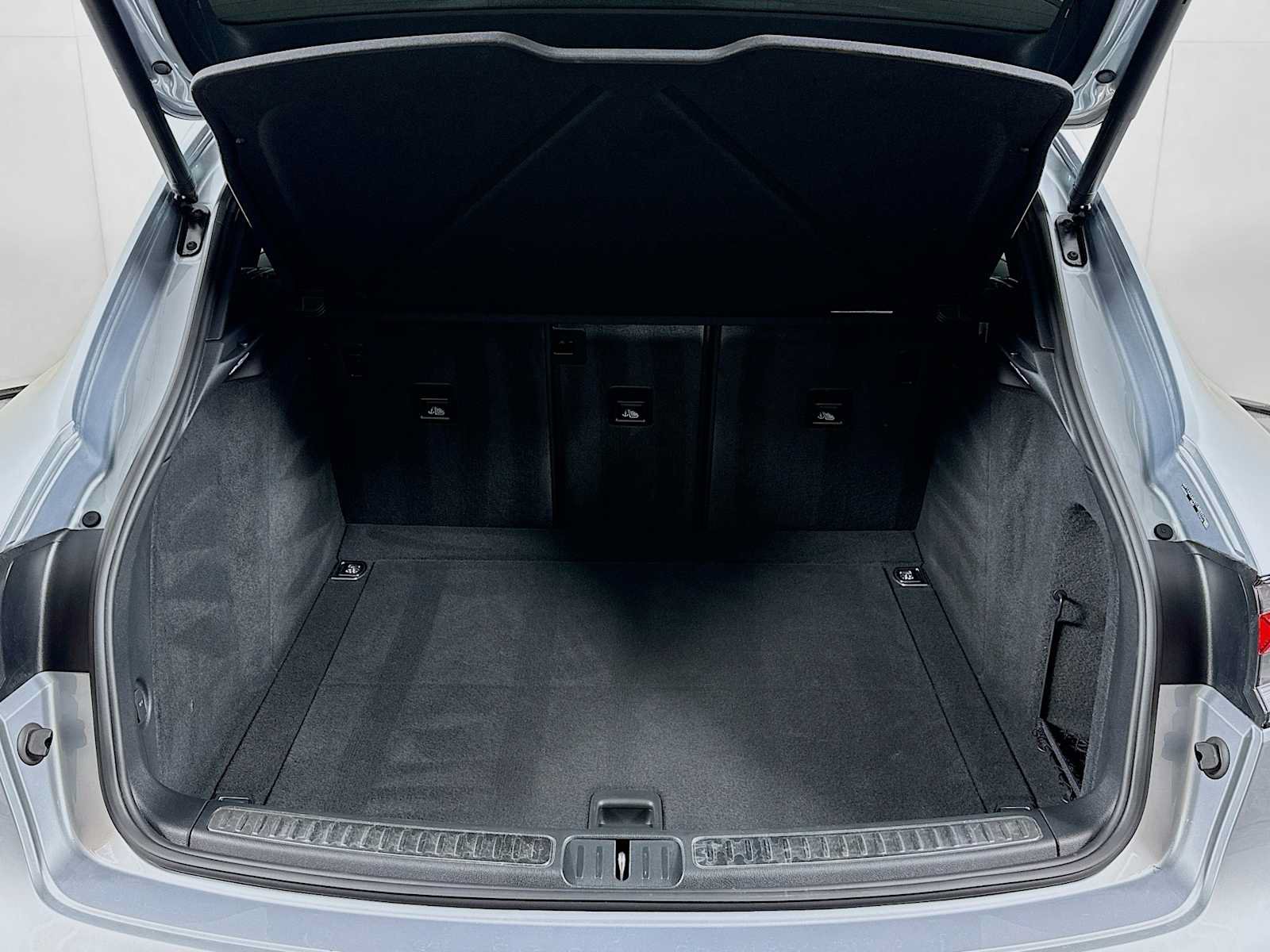 Certified 2026 Porsche Macan AWD/4WD image 27