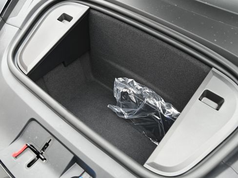 Certified 2025 Porsche Taycan image 18