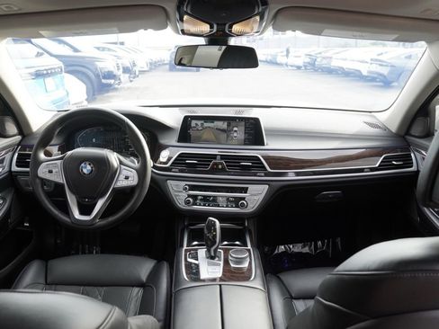 Used 2022 BMW 750i xDrive image 19
