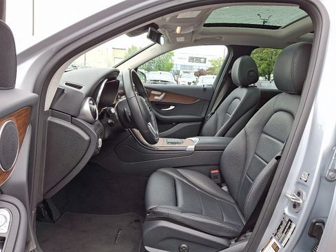 Used 2022 Mercedes-Benz GLC 300 4MATIC w/ Multimedia Package Lite image 13