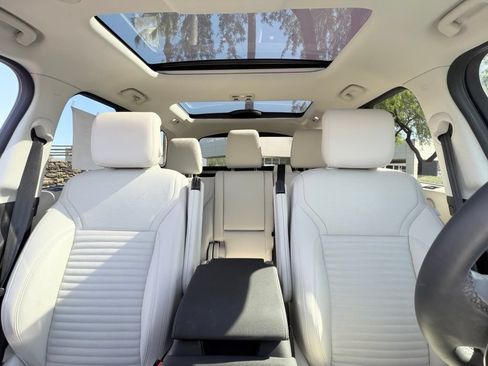 Used 2025 Land Rover Discovery S AWD/4WD image 7