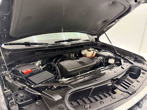 Used 2024 GMC Yukon SLT w/ SLT Luxury Package image 15