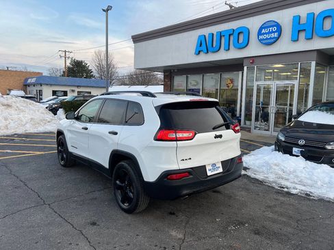 Used 2017 Jeep Cherokee Sport image 11
