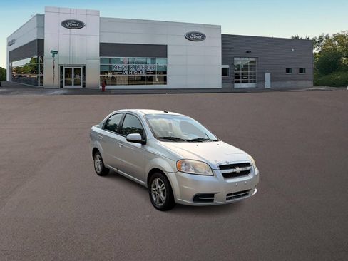 Used 2011 Chevrolet Aveo LT w/ Power and Convenience Package FWD image 2