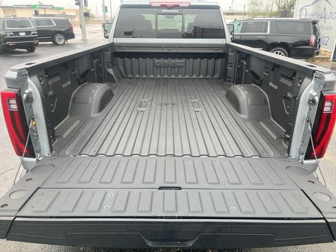 Used 2026 GMC Sierra 3500 Denali Ultimate w/ LPO, Black Badging Package AWD/4WD image 12