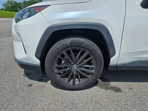 Used 2020 Toyota RAV4 LE FWD image 27