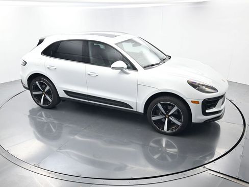 Certified 2025 Porsche Macan AWD/4WD image 42