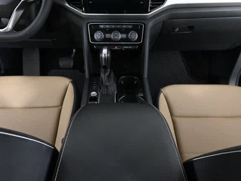 Used 2022 Volkswagen Atlas Cross Sport SE w/ Panoramic Sunroof Package image 19