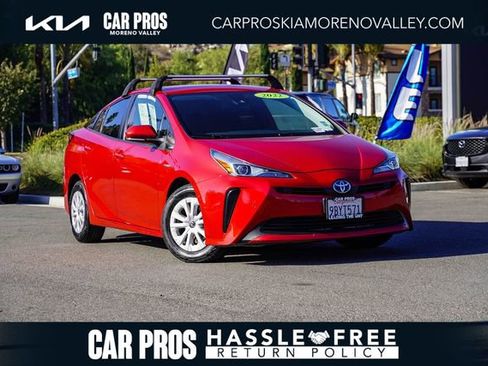Used 2022 Toyota Prius LE image 1