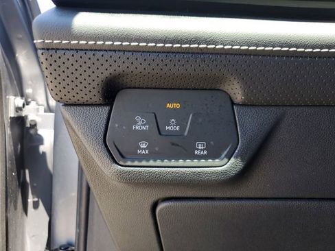 Certified 2025 Volkswagen Atlas SE w/ Panoramic Sunroof Package FWD image 28