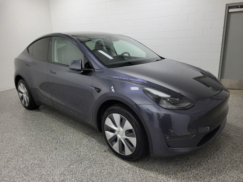 Used 2023 Tesla Model Y Long Range AWD/4WD image 5