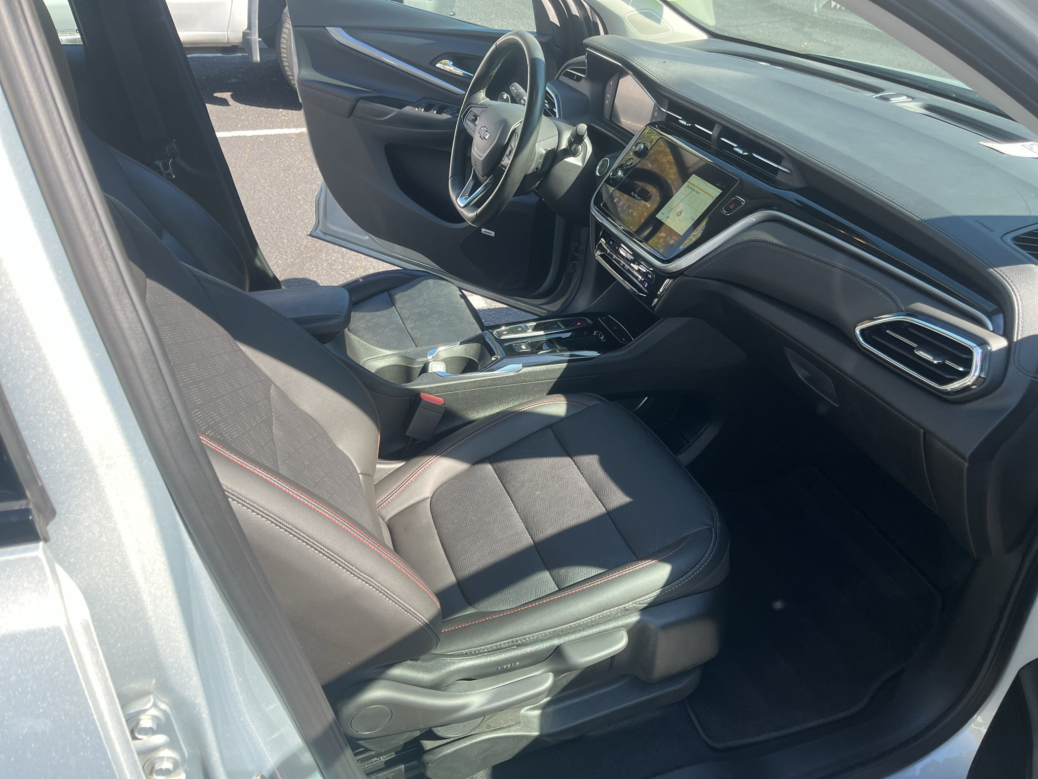 Used 2023 Chevrolet Bolt EUV Premier w/ Sun & Sound Package FWD image 32