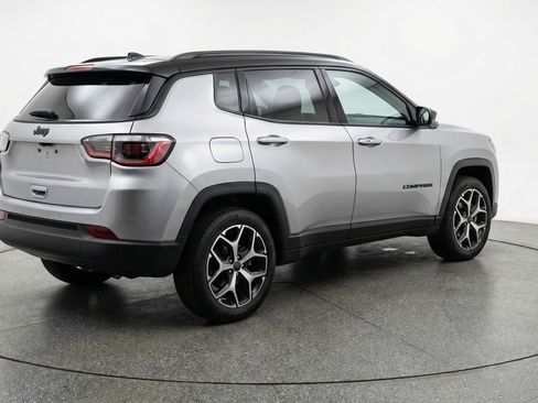 Used 2025 Jeep Compass Limited AWD/4WD image 9