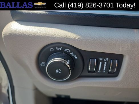 Used 2024 Chrysler Pacifica Touring-L FWD image 18