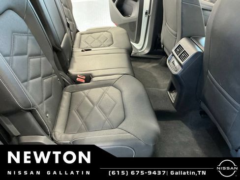 Used 2025 Volkswagen Atlas SE FWD image 17