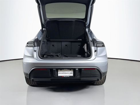 Certified 2026 Porsche Macan Electric RWD image 35