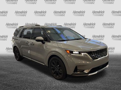 Used 2023 Kia Carnival SX image 2