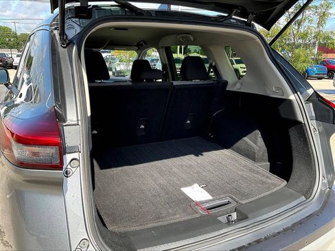 Used 2023 Nissan Rogue SV AWD/4WD image 38