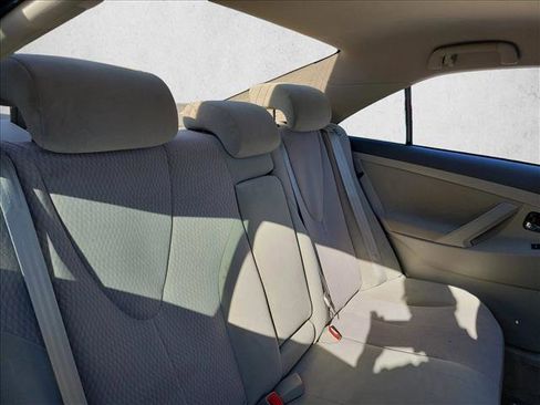 Used 2010 Toyota Camry LE image 15