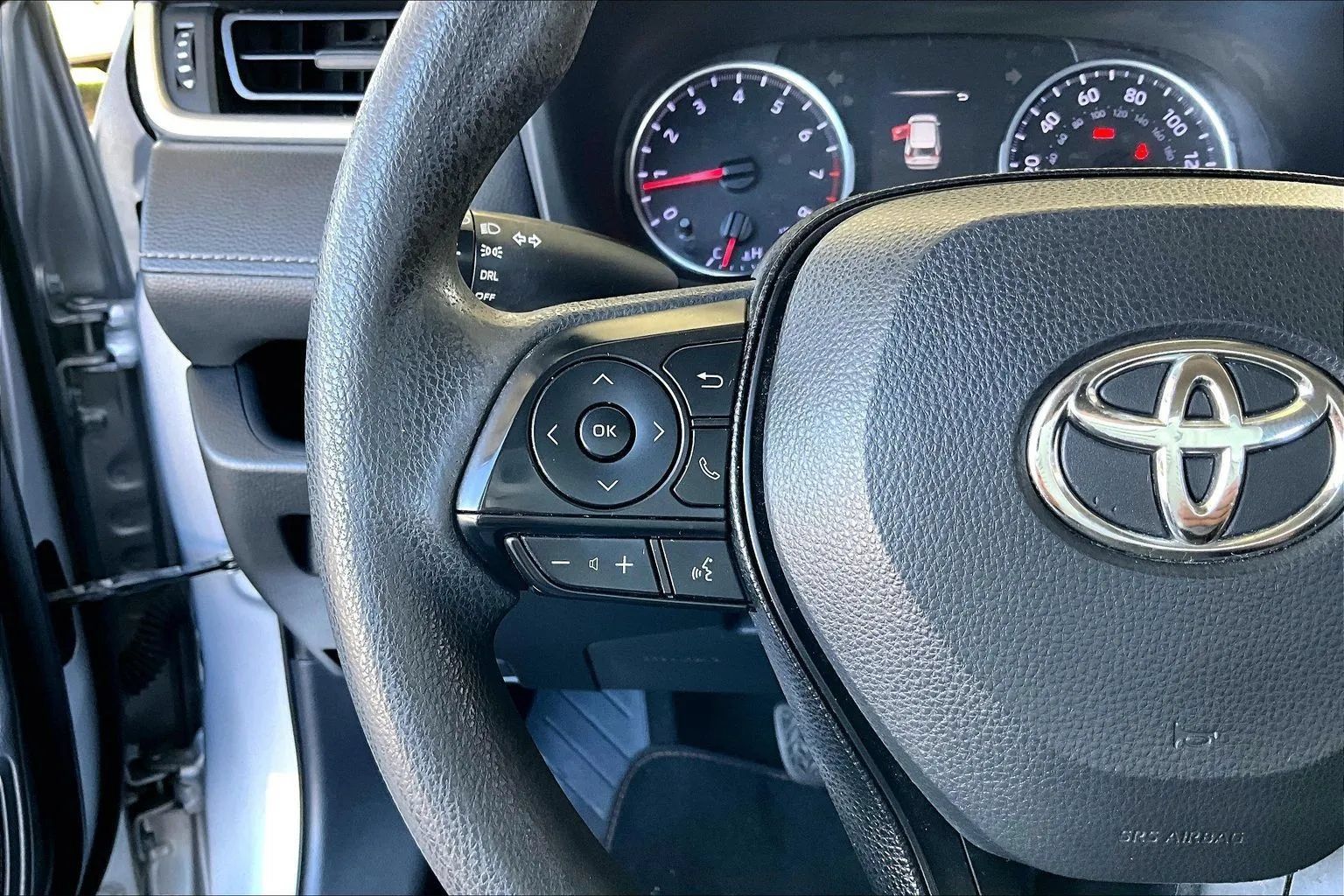 Used 2019 Toyota RAV4 LE FWD image 10