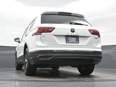 Used 2022 Volkswagen Tiguan SE w/ Panoramic Sunroof Package AWD/4WD image 31