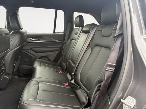 Used 2025 Jeep Grand Cherokee Limited w/ Black Appearance Package AWD/4WD image 13