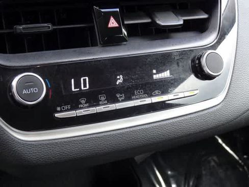 Used 2025 Toyota Corolla LE FWD image 27