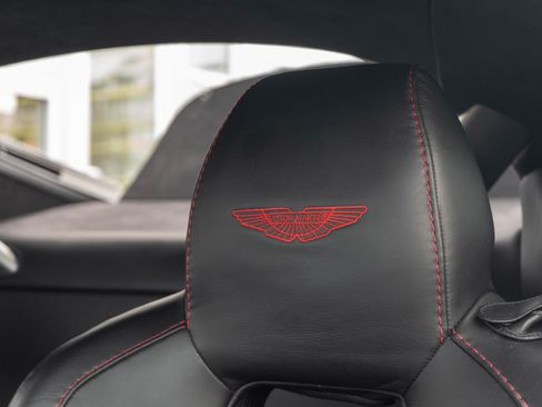 Used 2015 Aston Martin V12 Vantage S image 12