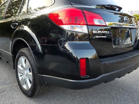 Used 2010 Subaru Outback 2.5i Limited AWD/4WD image 11