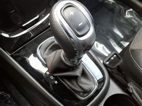 Used 2021 Buick Encore Preferred image 19