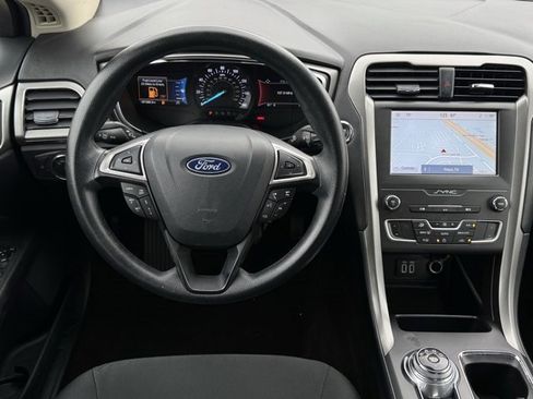 Used 2020 Ford Fusion SE image 12