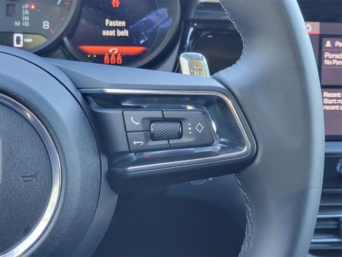 Used 2025 Porsche Macan image 14