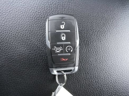 Used 2025 RAM 1500 Big Horn AWD/4WD image 39